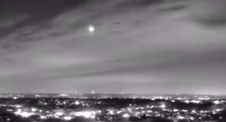 Helicopters escort UFO_TheyExist.Space